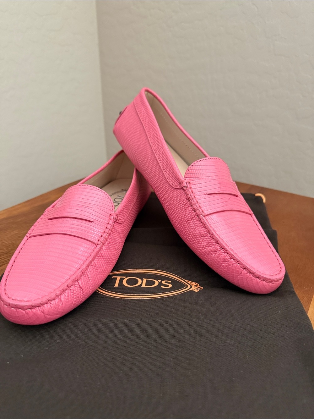 TOD’S Leather Loafer Gommino Driving Shoe in Salmon Sz 39